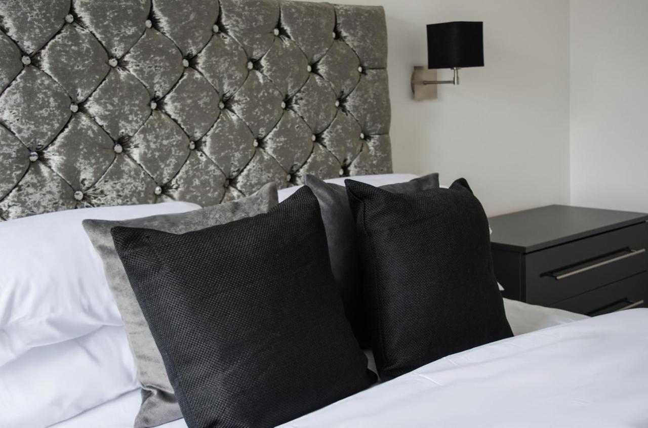Golden Key Apartments Lillington  ภายนอก รูปภาพ