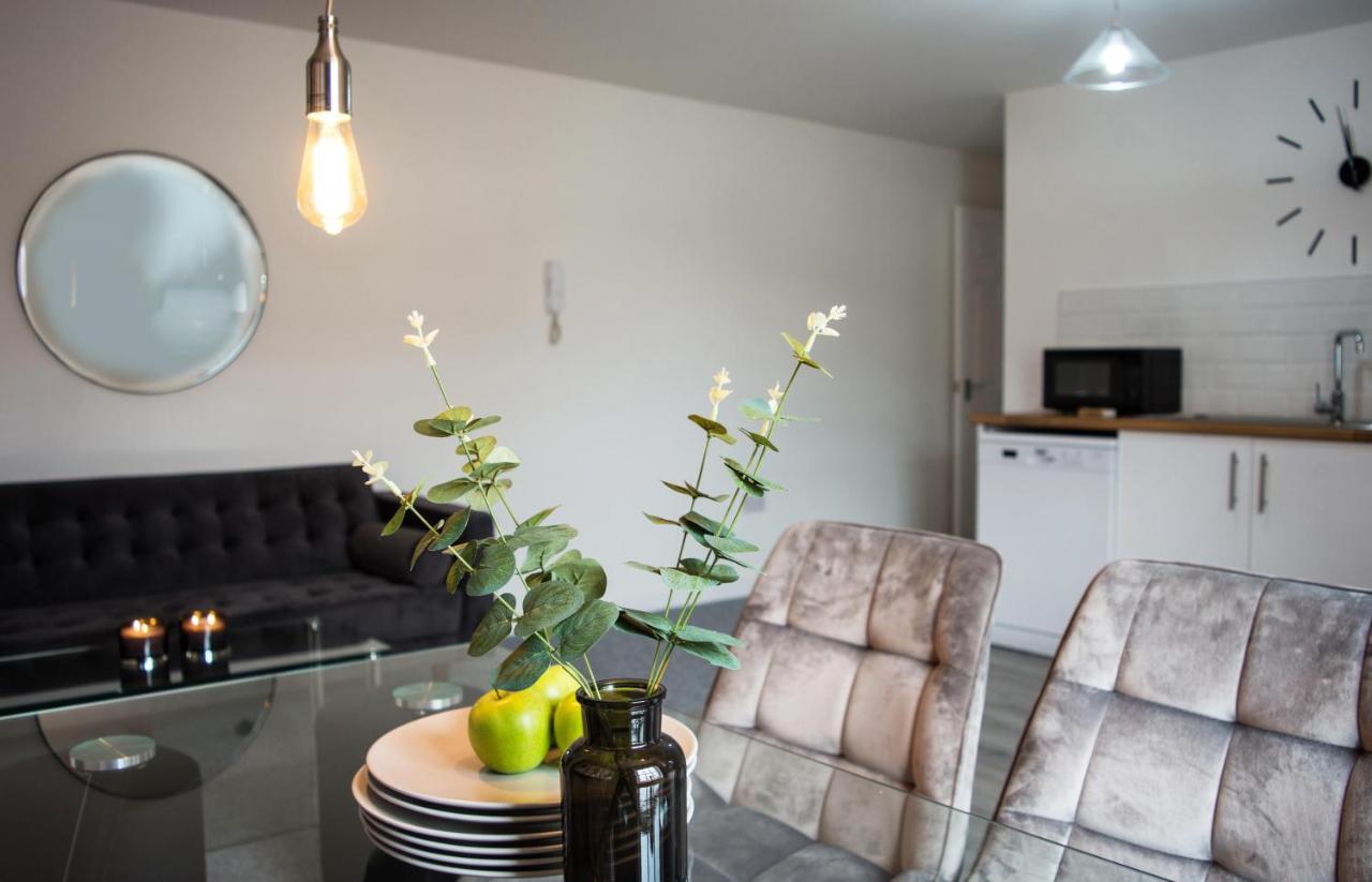 Golden Key Apartments Lillington  ภายนอก รูปภาพ